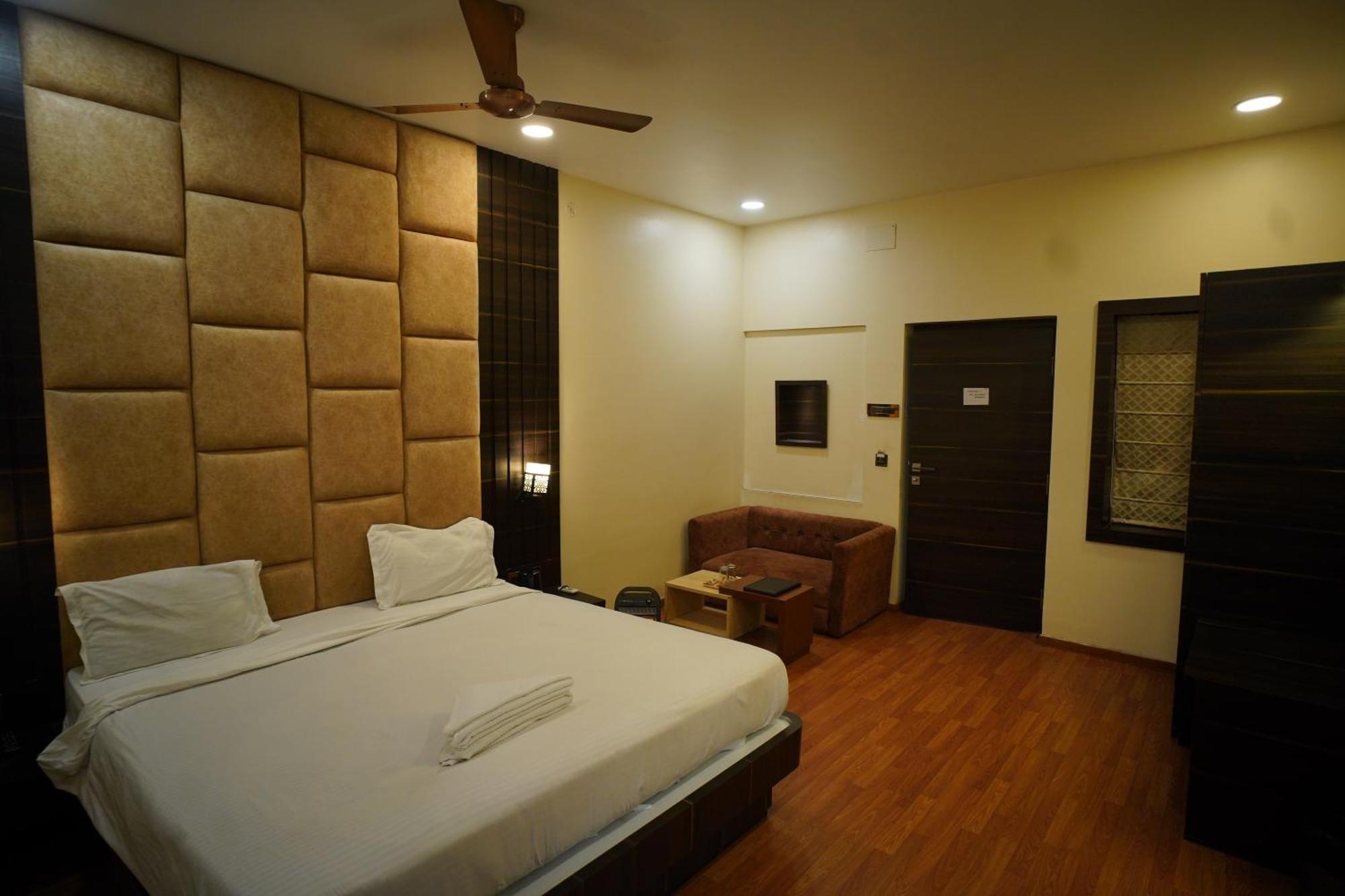 Hotel New Grand 데오가르 외부 사진