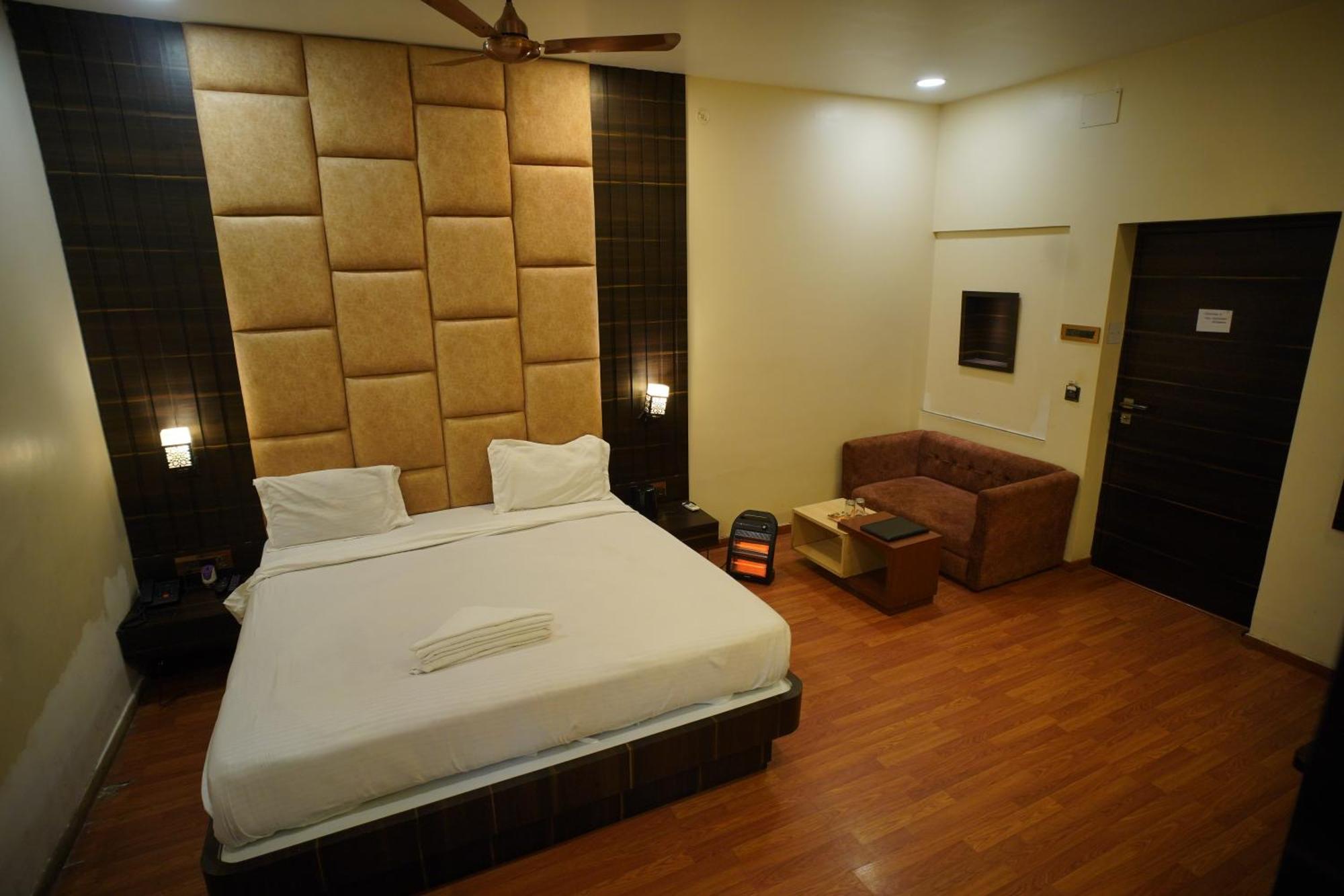 Hotel New Grand 데오가르 외부 사진