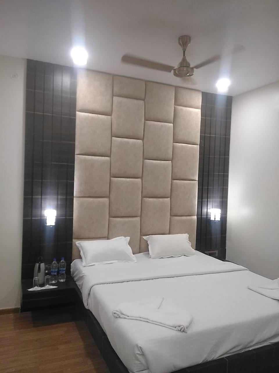 Hotel New Grand 데오가르 외부 사진