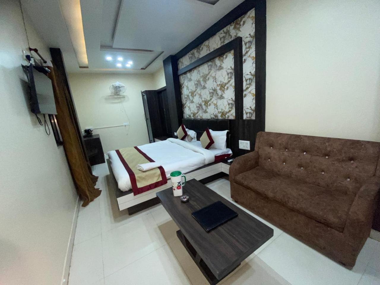 Hotel New Grand 데오가르 외부 사진