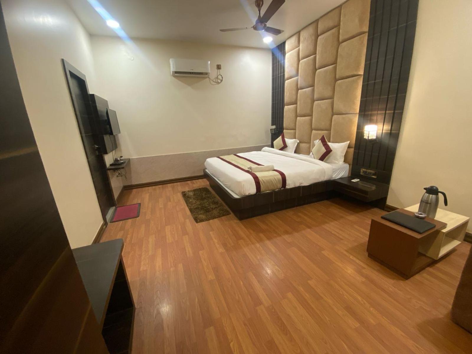 Hotel New Grand 데오가르 외부 사진