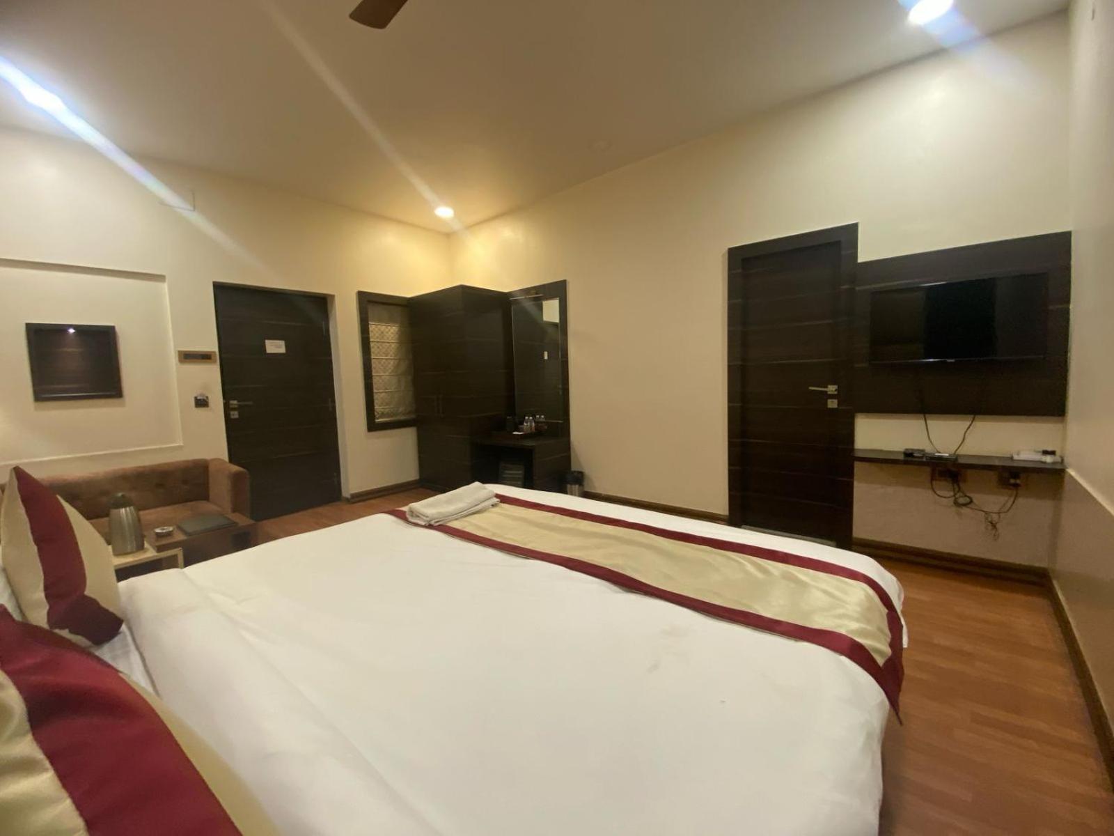 Hotel New Grand 데오가르 외부 사진